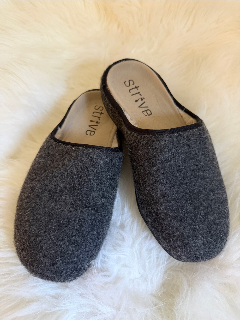 Strive Womens Copenhagen Felt Mule Slipper Grey Faux Fur Lined size 5